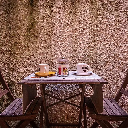 Cosy In The Greenest Corner Of Trastevere