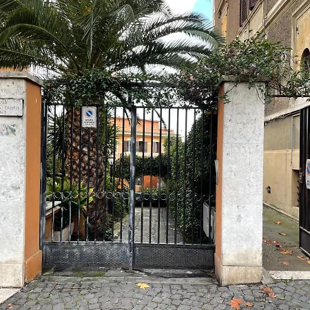 Cosy In The Greenest Corner Of Trastevere Rzym